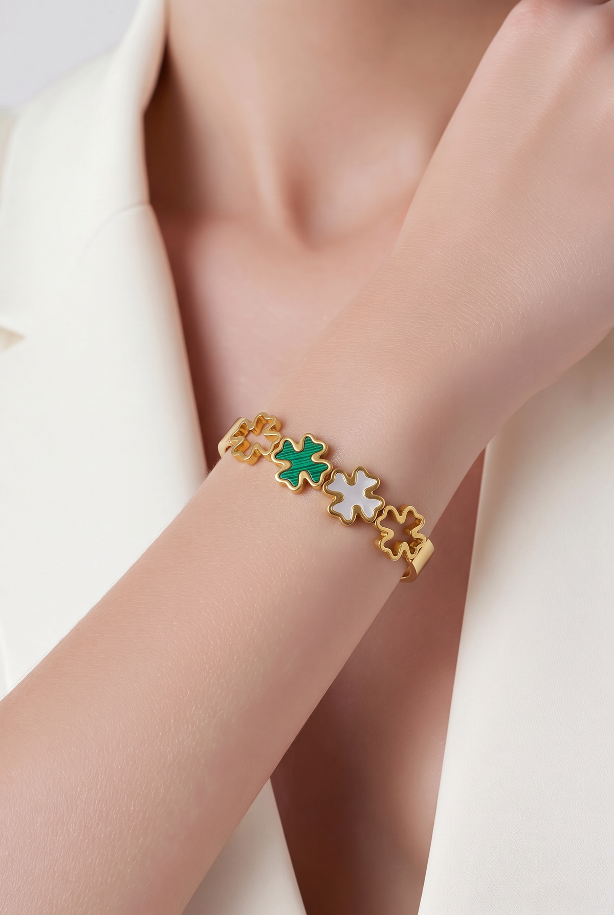 Amara Clover Charm Gold Bangle