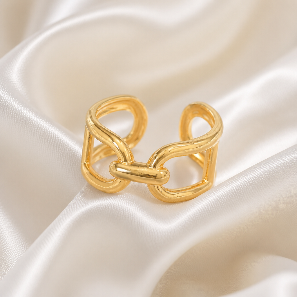 Elara Sculpted Link Gold Ring