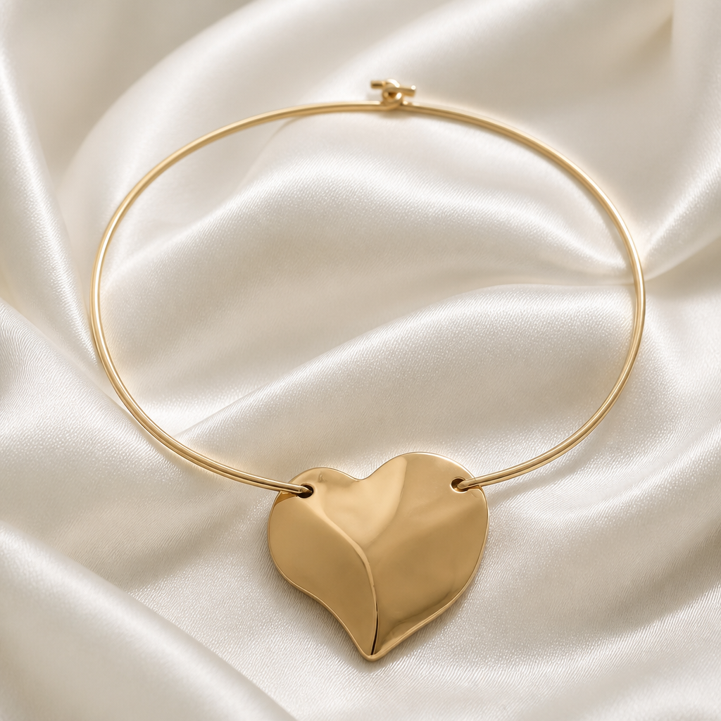 Amora Sculpted Heart Collar Necklace